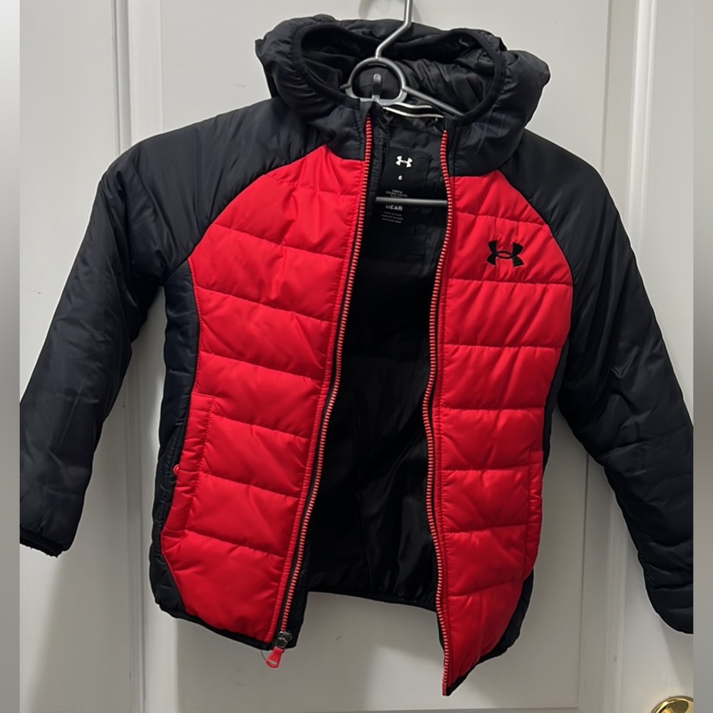 Boys size 6 puffer under Armour jacket